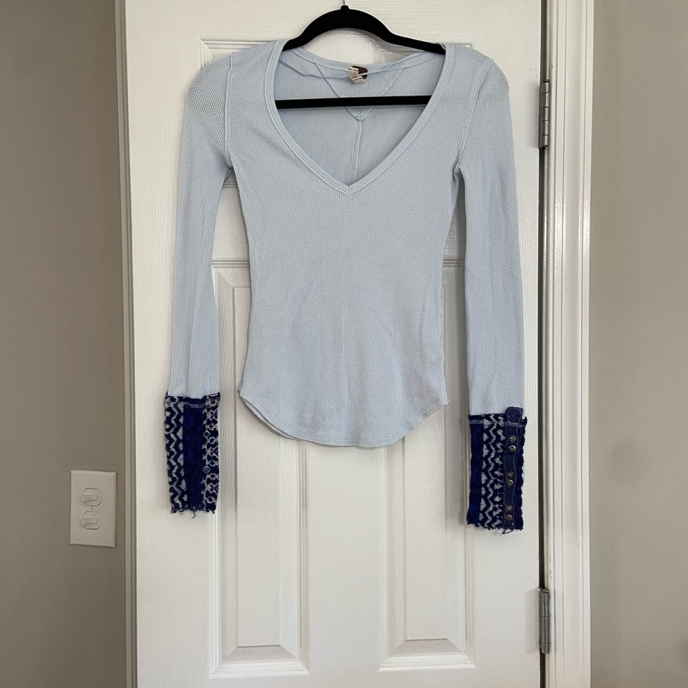 We The Free causal thermal long sleeve shirt, details on sleeves